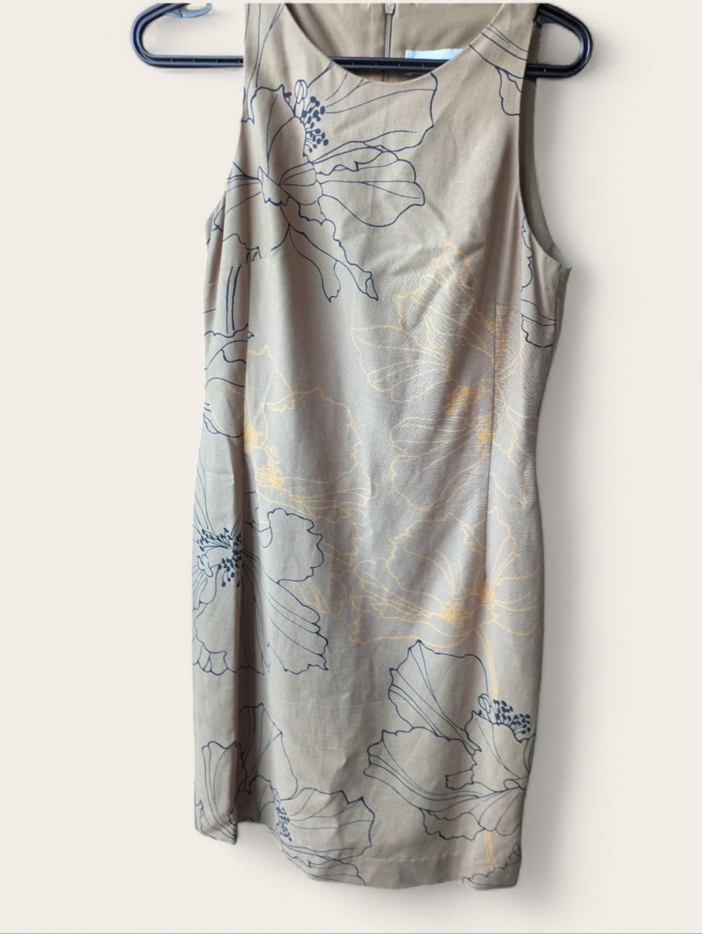 BEAUTIFULL Floral Shift Dress in Light Gray with Navy and Pale Gold Accents